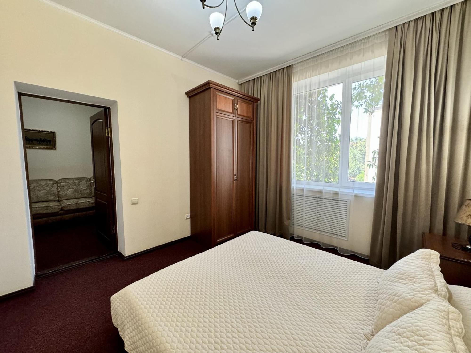 Hotel Zhambyl Taraz Buitenkant foto
