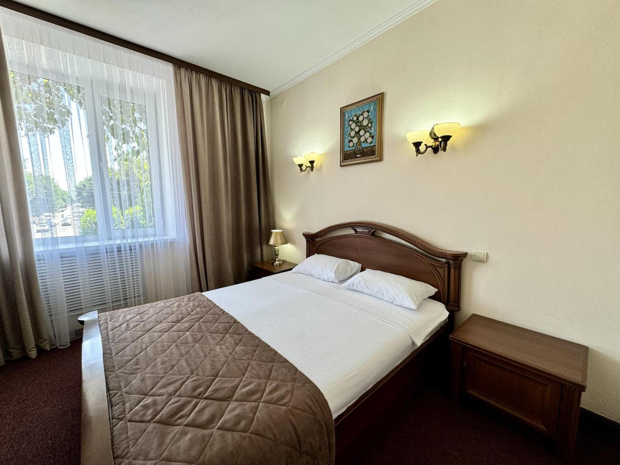 Hotel Zhambyl Taraz Buitenkant foto