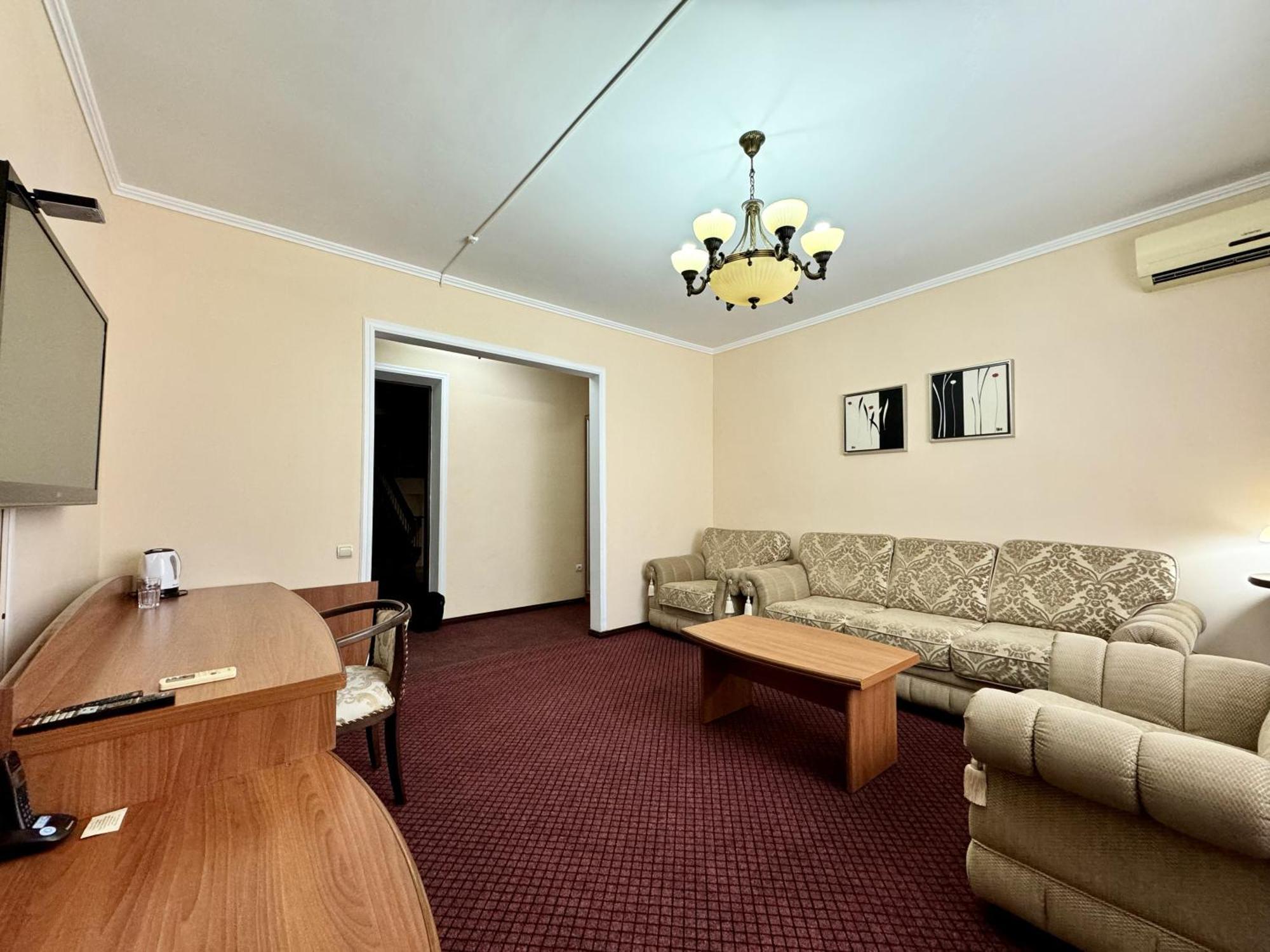Hotel Zhambyl Taraz Buitenkant foto