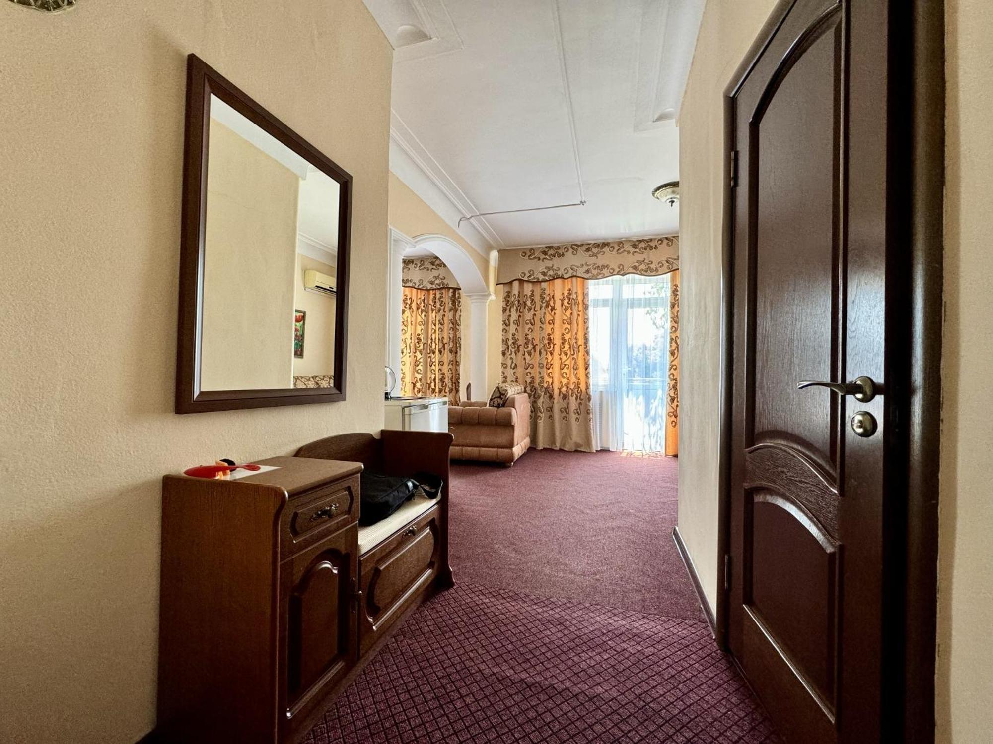 Hotel Zhambyl Taraz Buitenkant foto