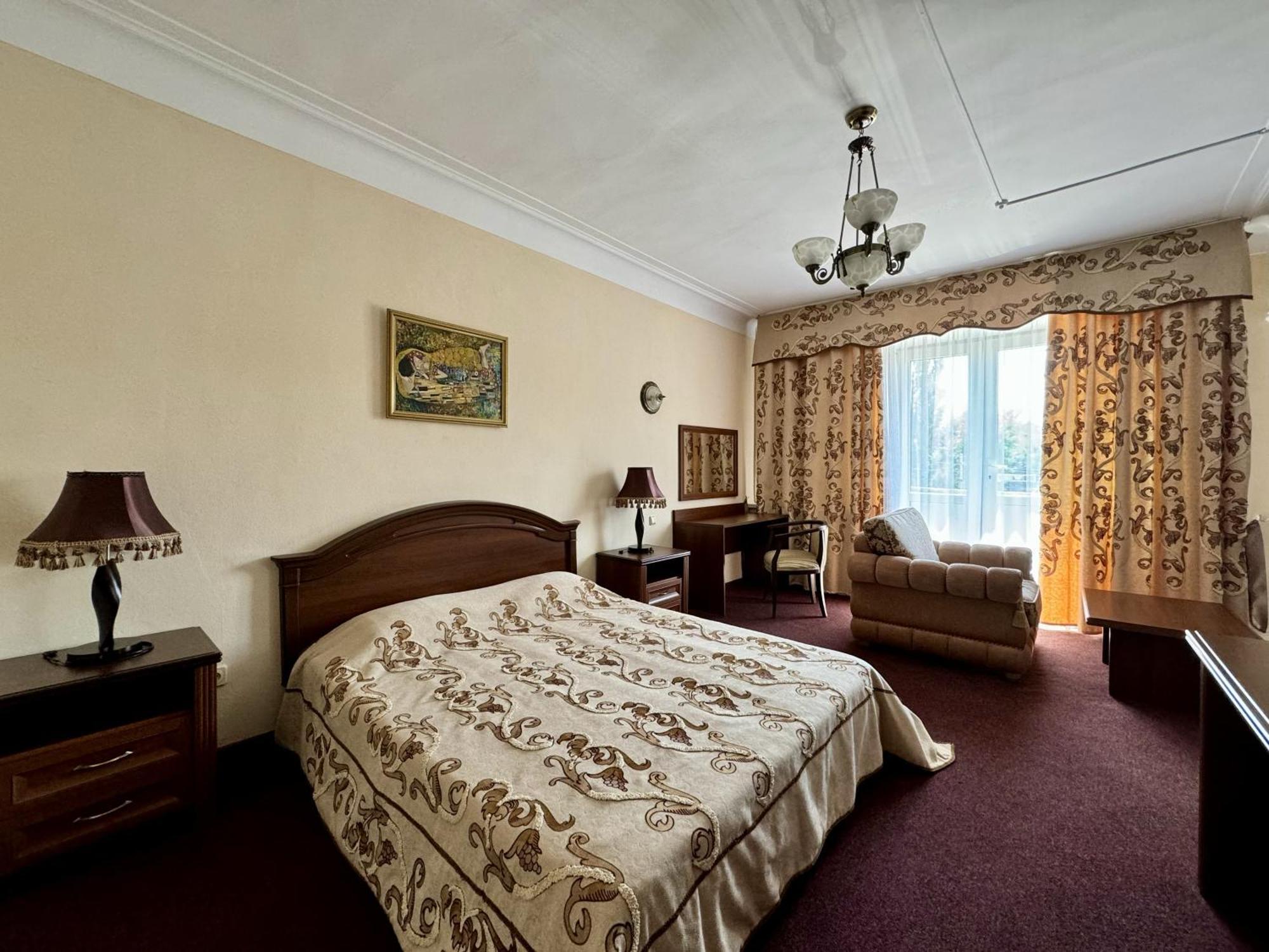 Hotel Zhambyl Taraz Buitenkant foto