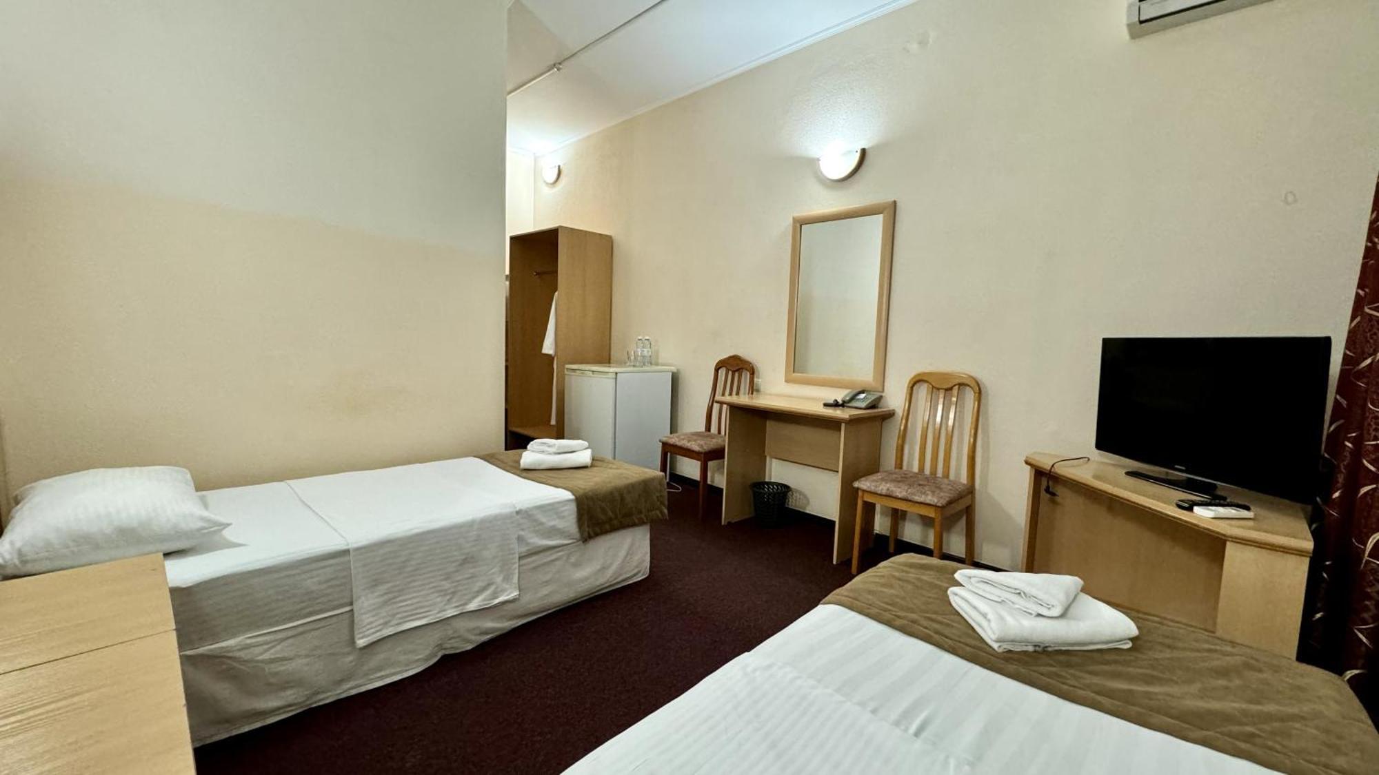 Hotel Zhambyl Taraz Buitenkant foto