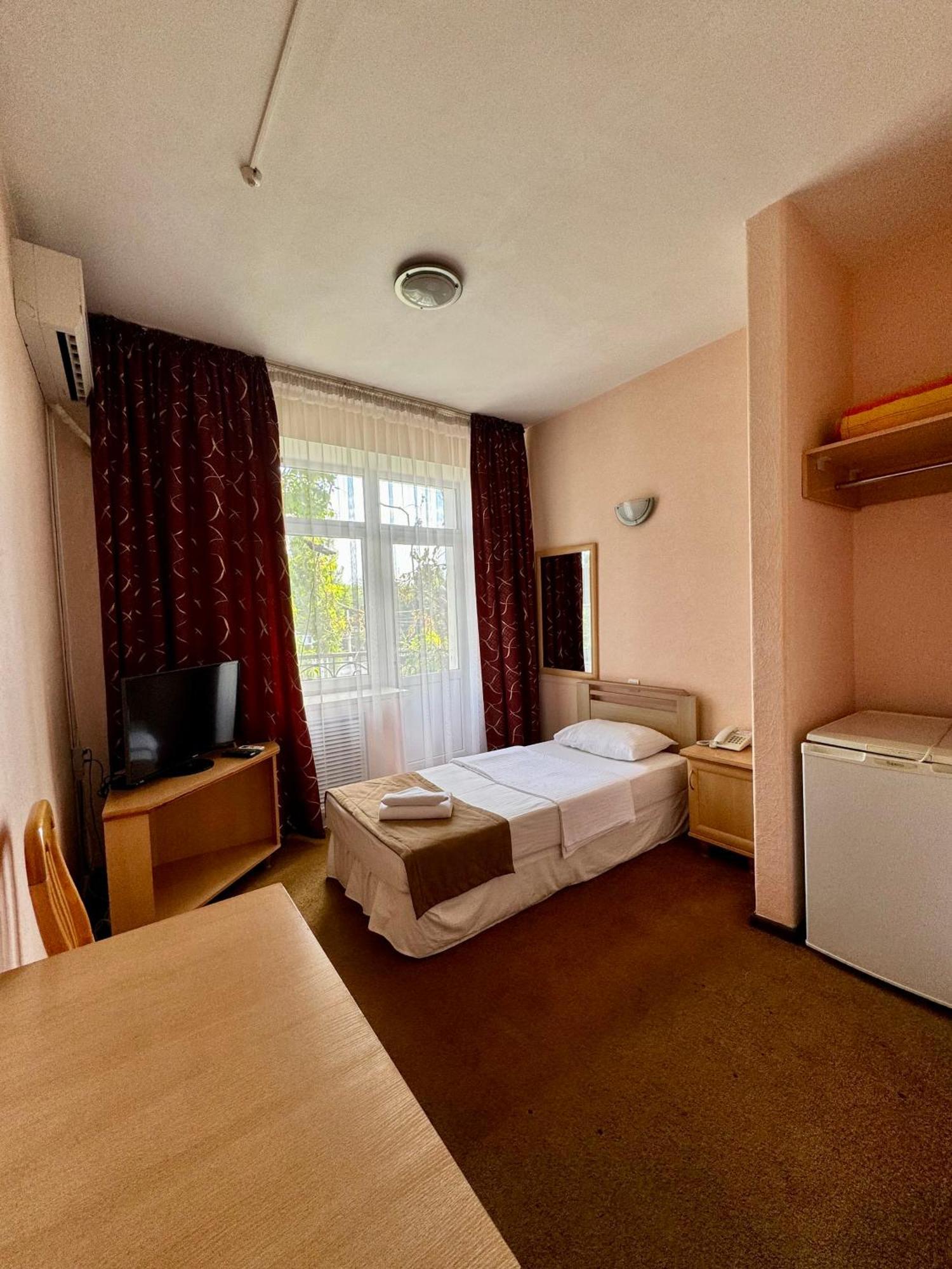 Hotel Zhambyl Taraz Buitenkant foto