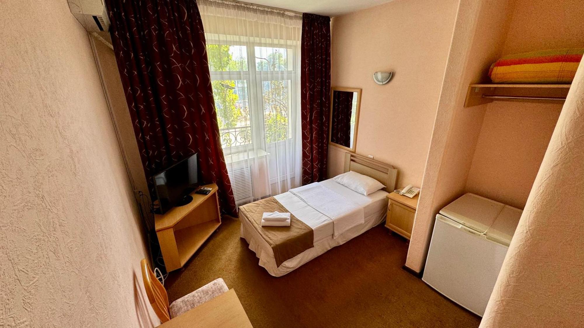 Hotel Zhambyl Taraz Buitenkant foto