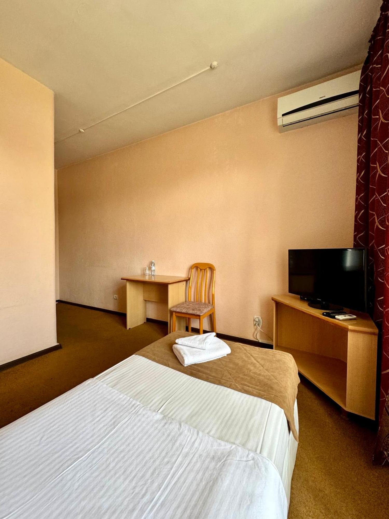 Hotel Zhambyl Taraz Buitenkant foto
