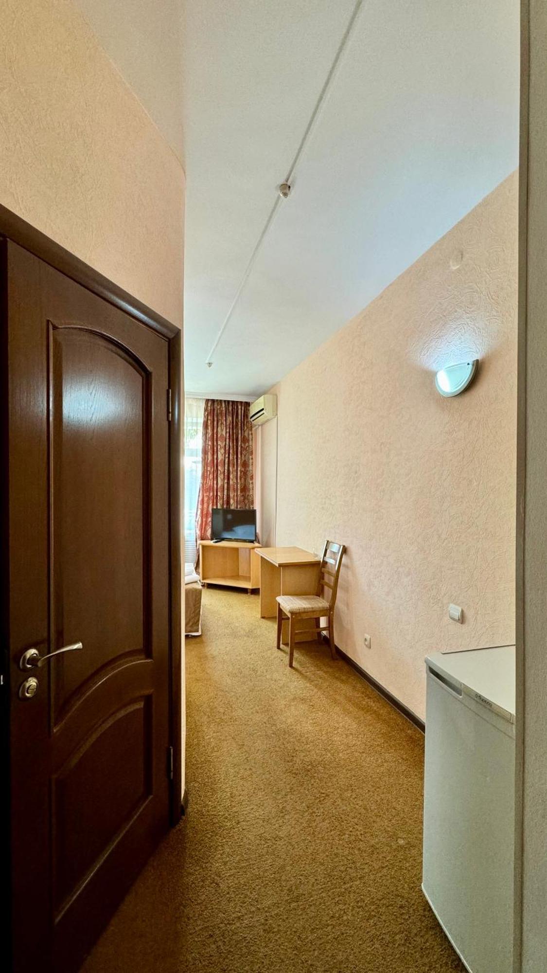 Hotel Zhambyl Taraz Buitenkant foto
