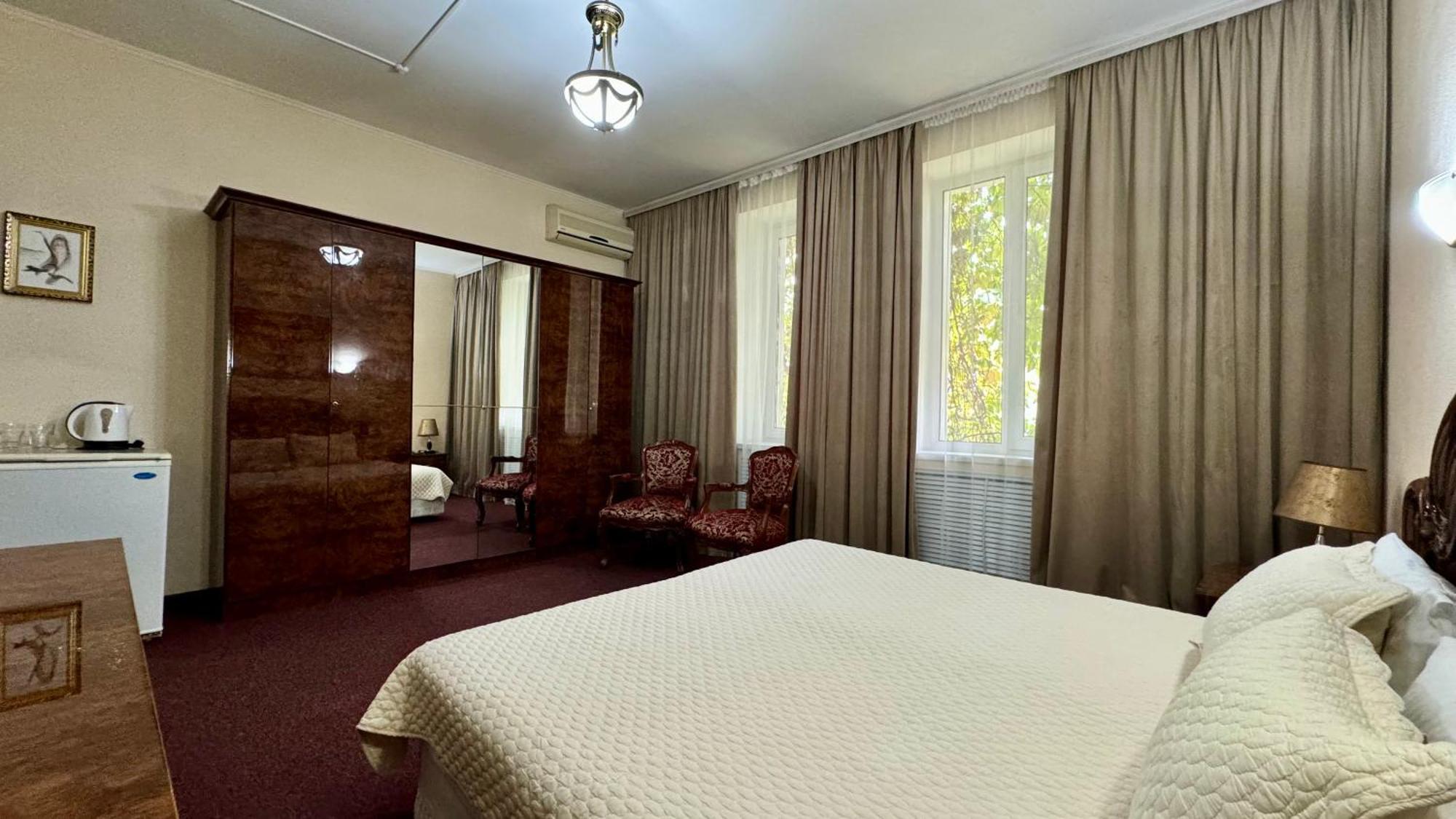 Hotel Zhambyl Taraz Buitenkant foto