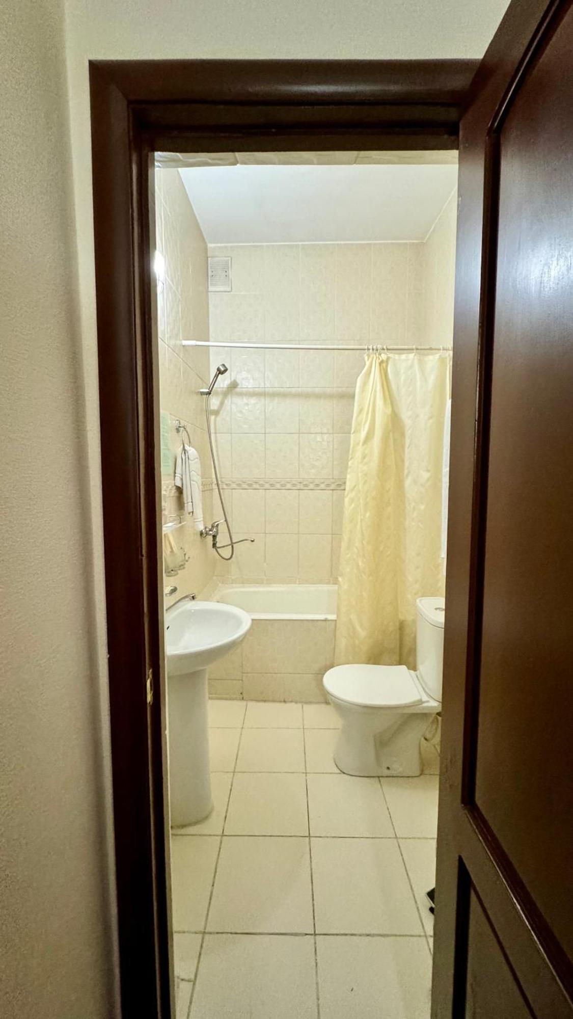 Hotel Zhambyl Taraz Buitenkant foto